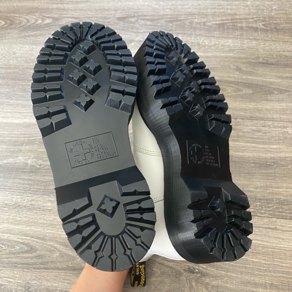 Dr. Martens 2976 Platform Chelsea Boots - Picture 5 of 8